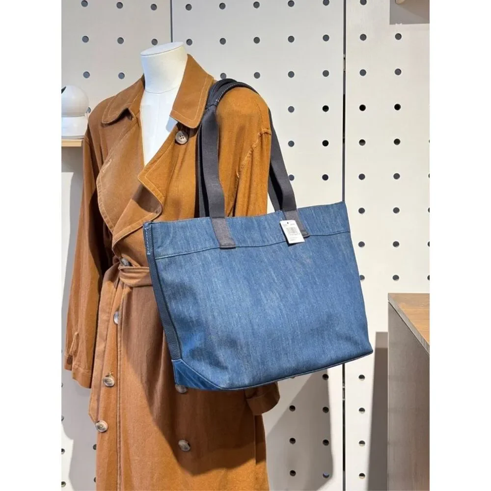 Coach Women Pre-Loved Bag Very Good Condition